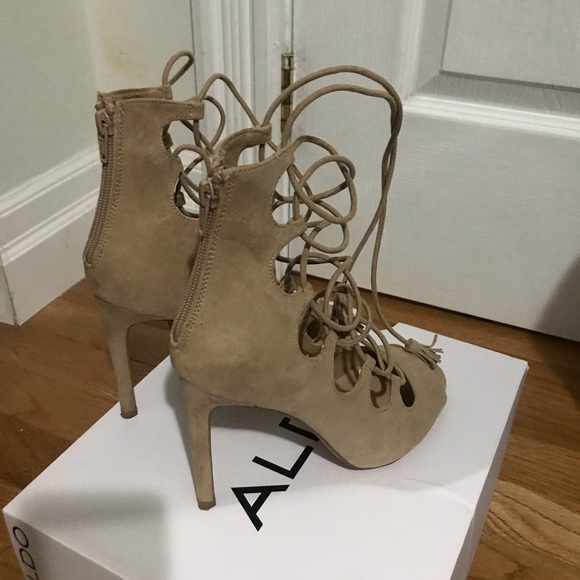 Also heels size 8 - Picture 4 of 8